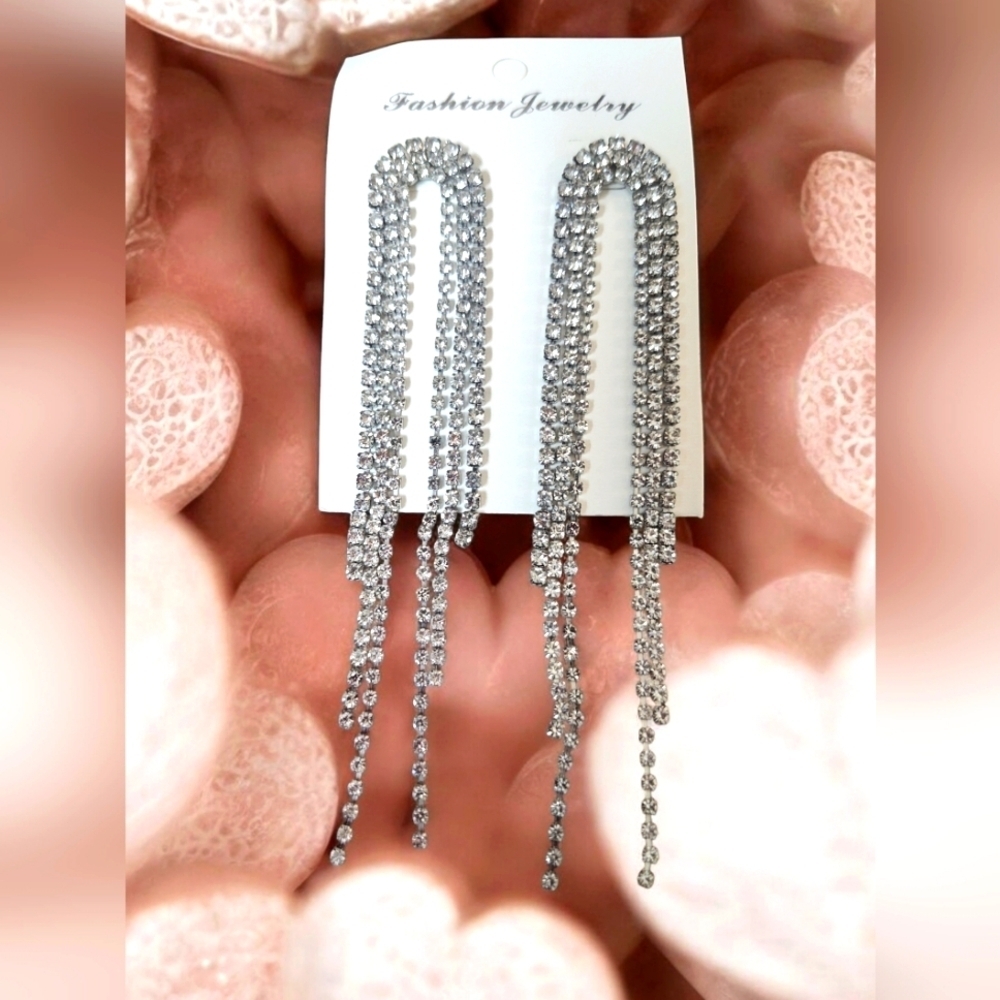 NWT Rhinestone Dangle Earrings - Picture 1 of 3